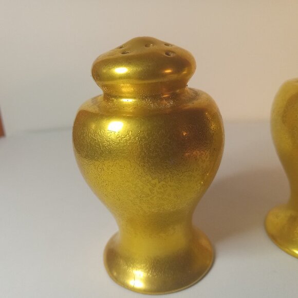 VINTAGE SET Of 22 kt. Encrusted Gold Picard Porcelain shakers 3" - Picture 8 of 12